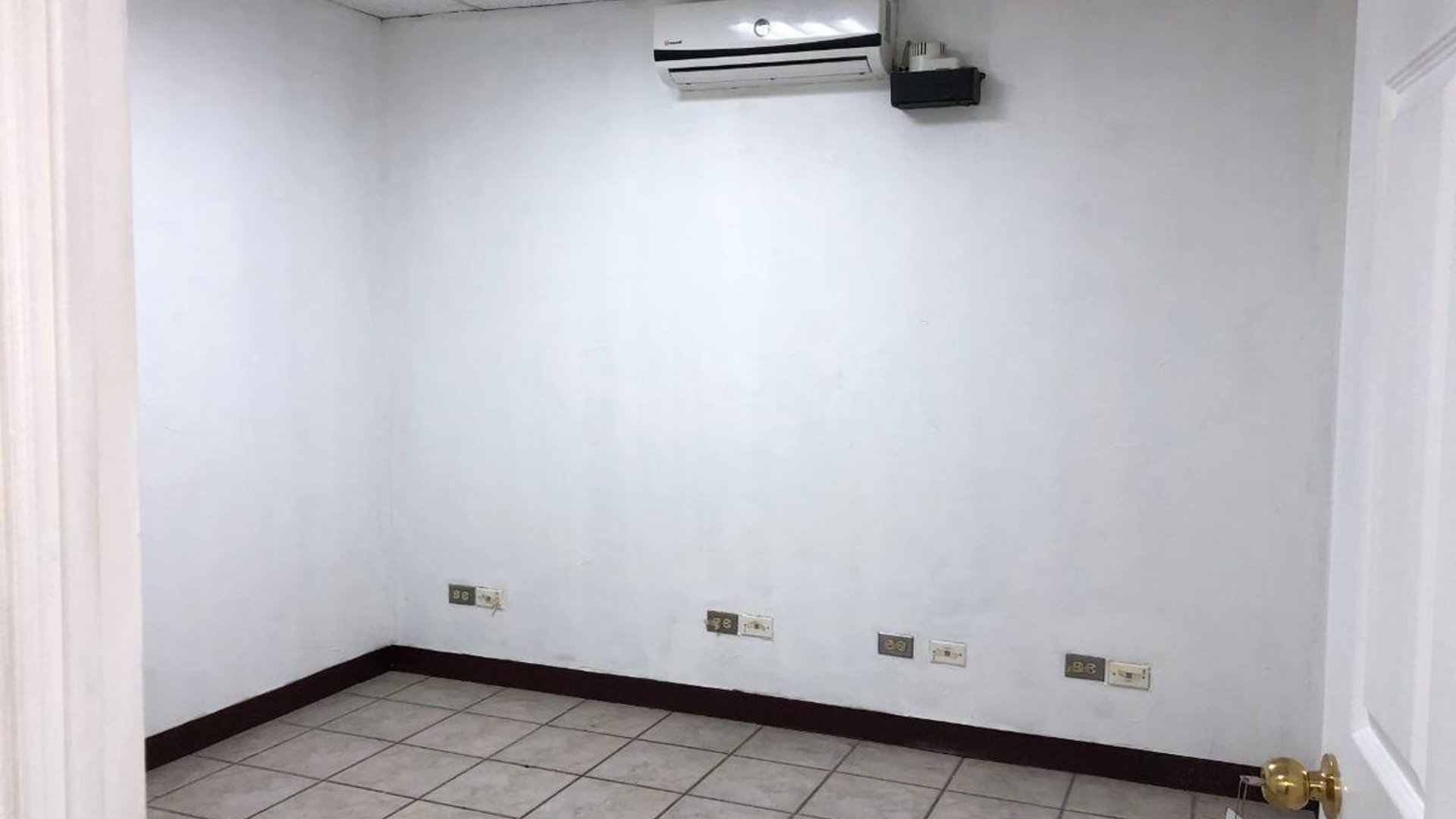 Edificio en ALQUILER en zona 10 - Miniatura 6
