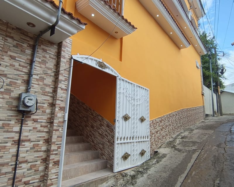 CASA EN RENTA IDEAL PARA OFICINAS O CLINICAS MEDICAS