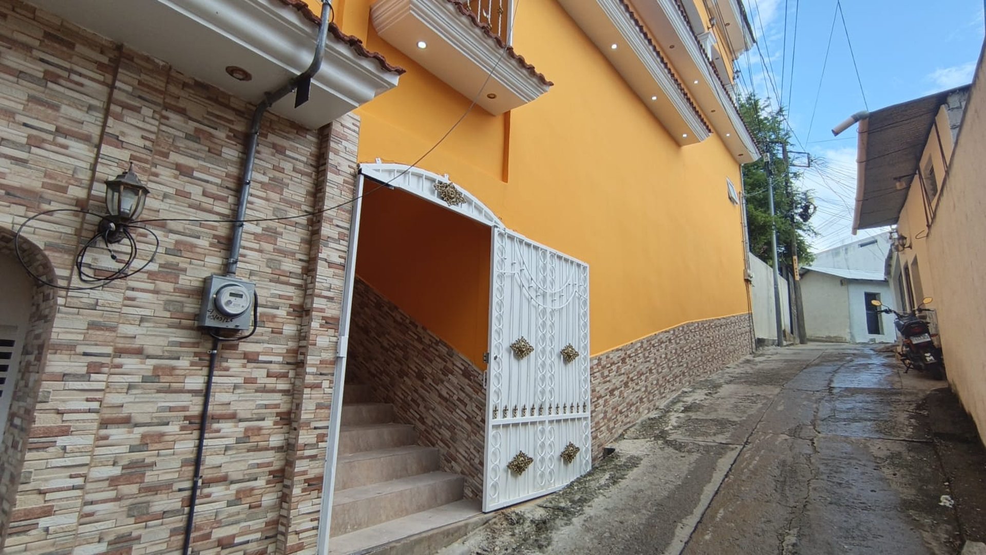 CASA EN RENTA IDEAL PARA OFICINAS O CLINICAS MEDICAS