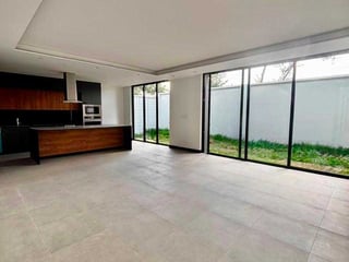 CASA EN ALQUILER 📍Exclusivo Condominio Molié, Zona 10 - 5