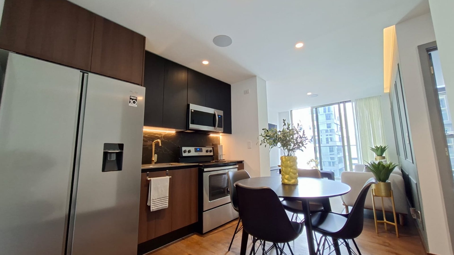 Moderno Apartamento a Estrenar en Renta, Zona 10 | Nivel 10 - Miniatura 3