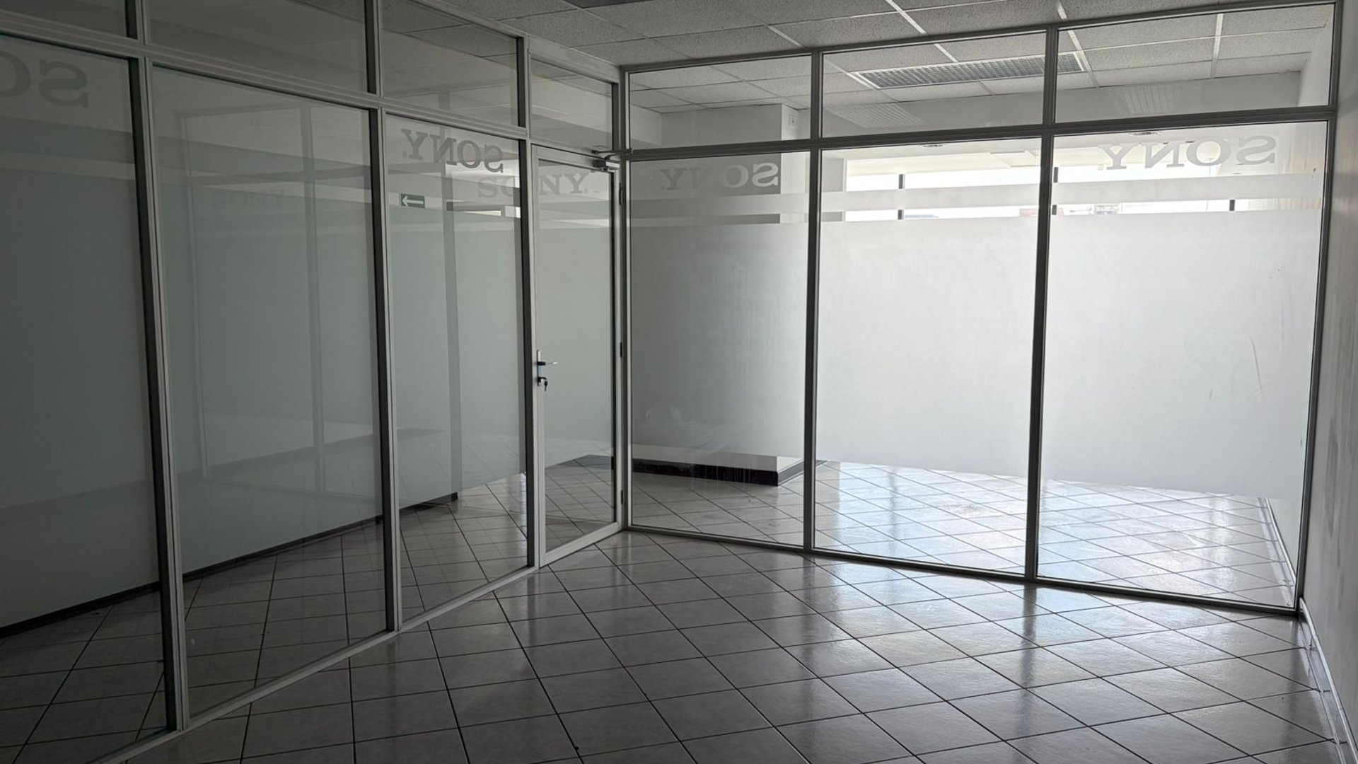 VENTA Oficina Zona 14 Europlaza  - Miniatura 2