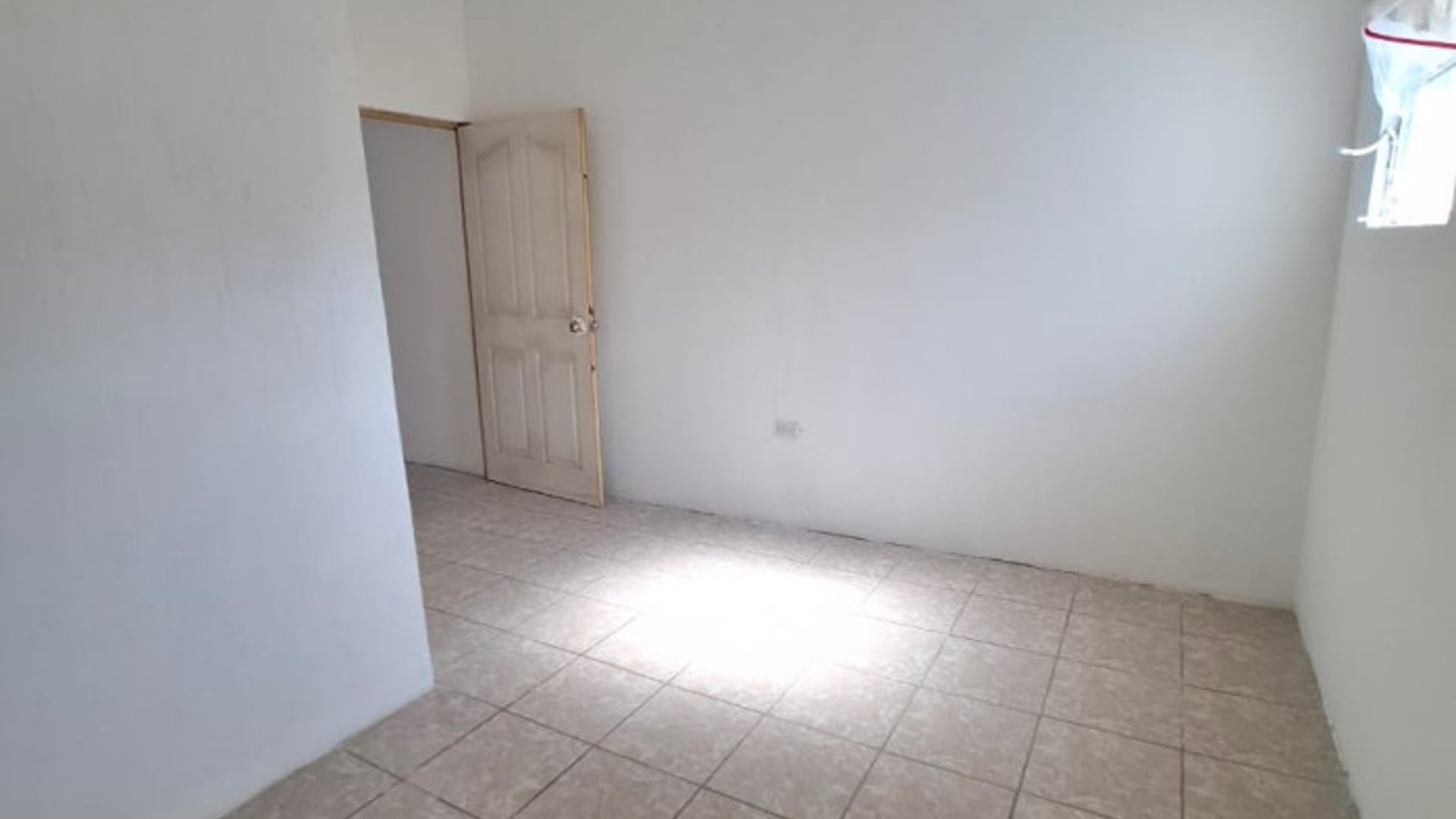 En venta edificio con 7 apartamentos en Zona 7 - Miniatura 5