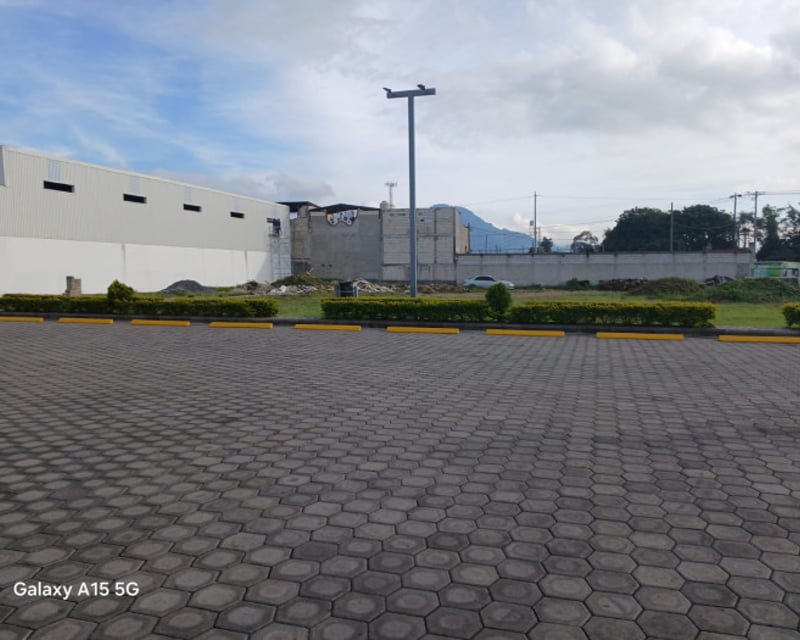 En renta Bodega por construir en Chimaltenango