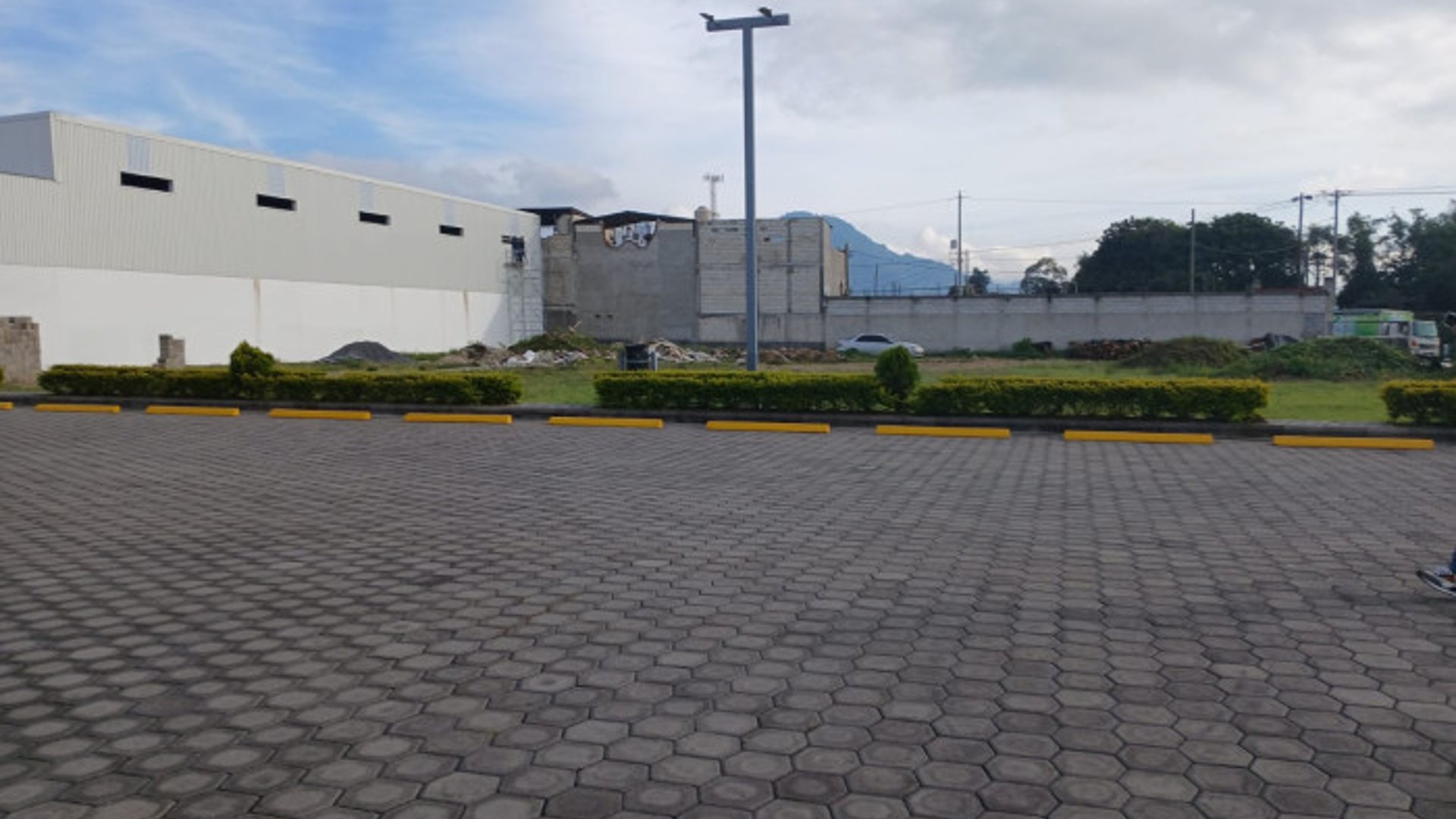 En renta Bodega por construir en Chimaltenango