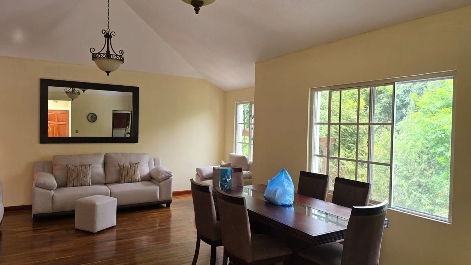 MONTE AZUL / Casa en Venta zona 13