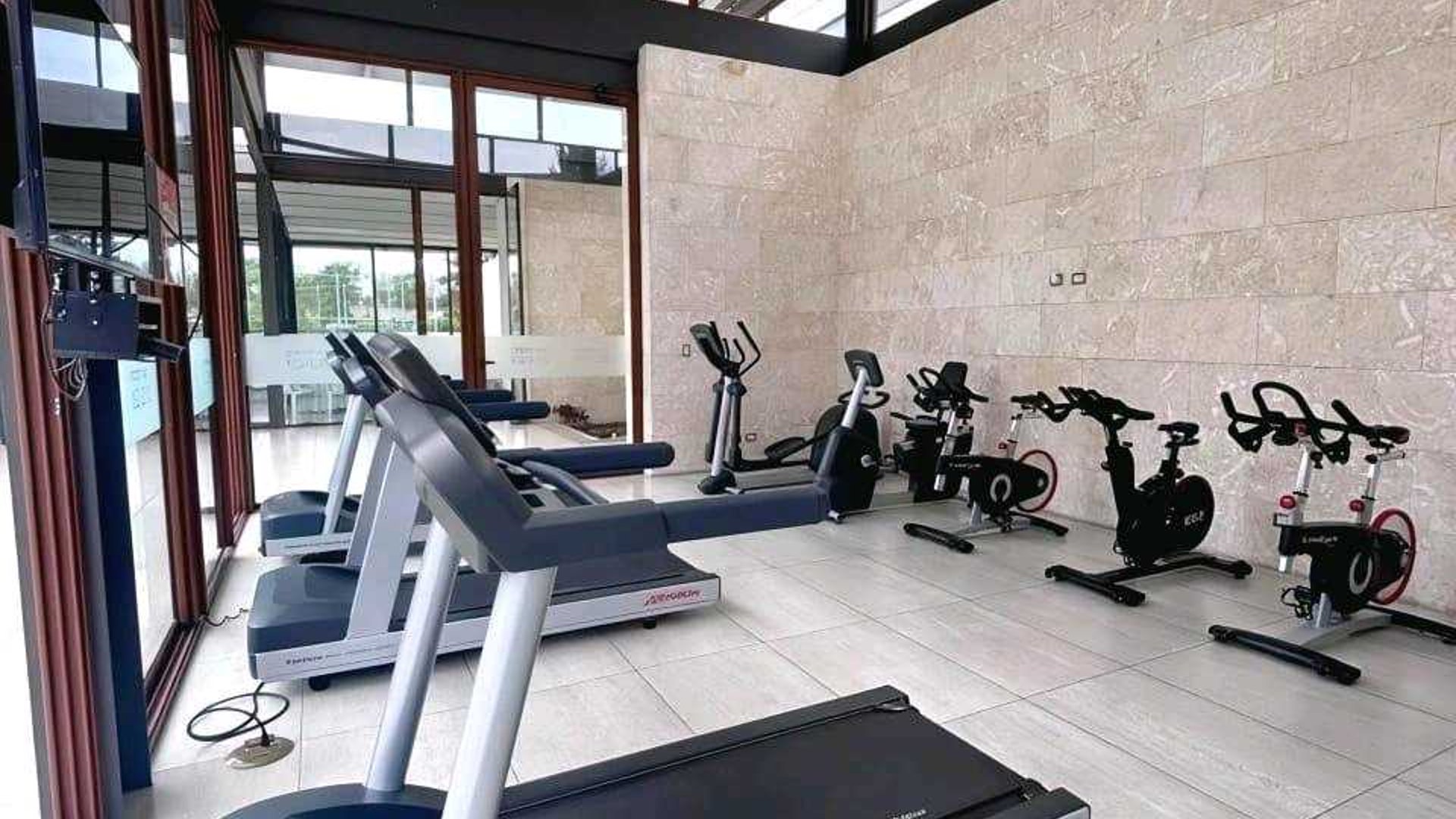 APARTAMENTO EN ALQUILER???? Edificio San Isidro 20/21, Zona 16 - Miniatura 11