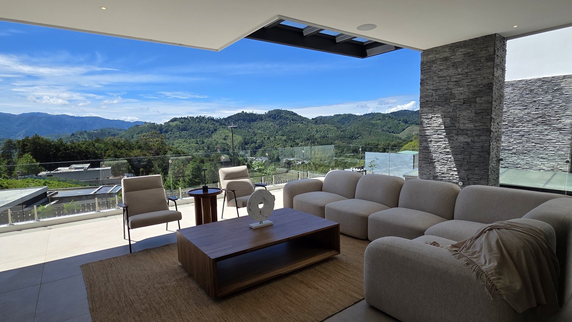 Casa en venta en zona exclusiva en zona 16 el Pulte