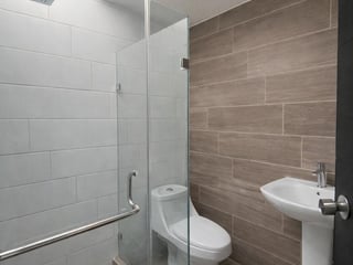 Moderna Casa Townhouse 3 niveles en Condominio Zona 7 Mixco, Guatemala - Image 7