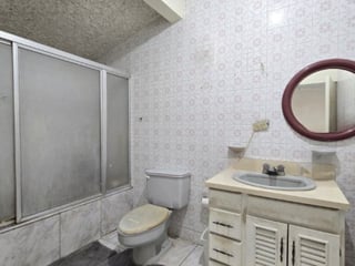 Casa en Venta San Cristóbal con Dos Locales Comerciales - Image 20