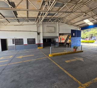 Predio en renta ideal taller, parqueo, showroom Ref-6083