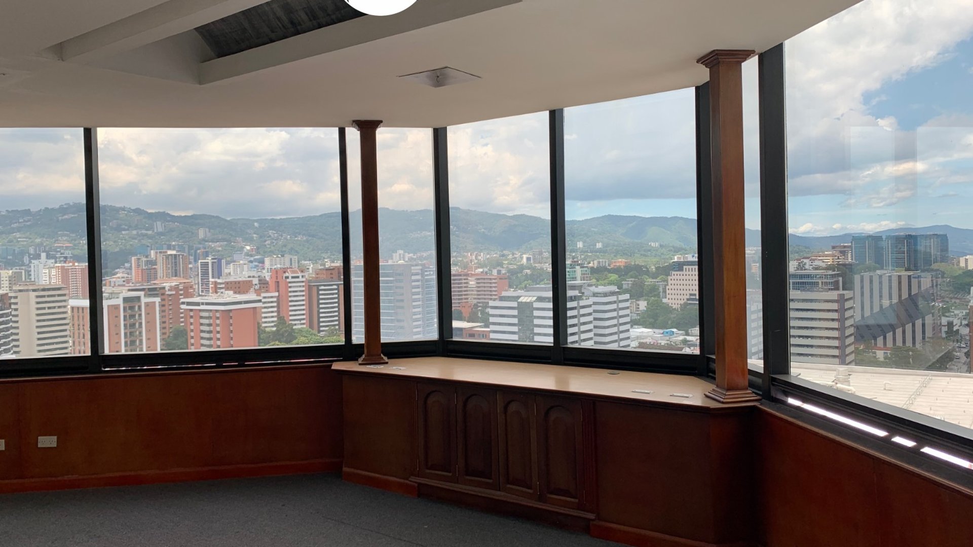Oficina en renta Penthouse en Zona 10 - Miniatura 6