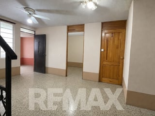 Casa en Venta de 4 Habitaciones en Los Olivos, Zona 18 - 4