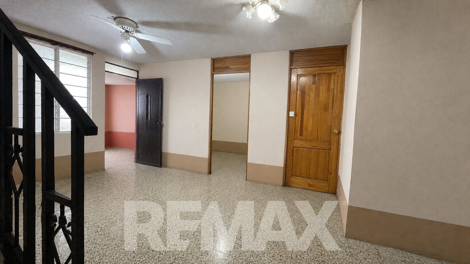 Casa en Venta de 4 Habitaciones en Los Olivos, Zona 18 - Miniatura 4