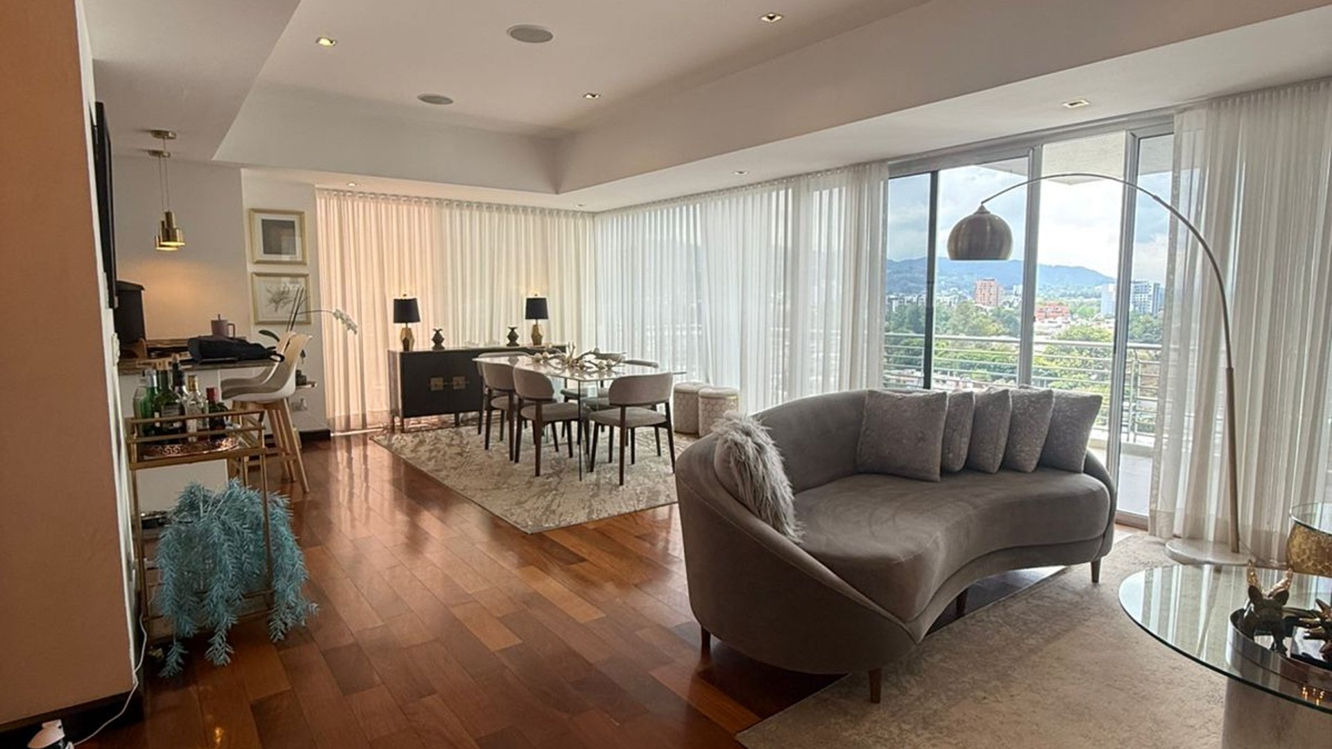 Venta de hermoso apartamento en edificio 19diez