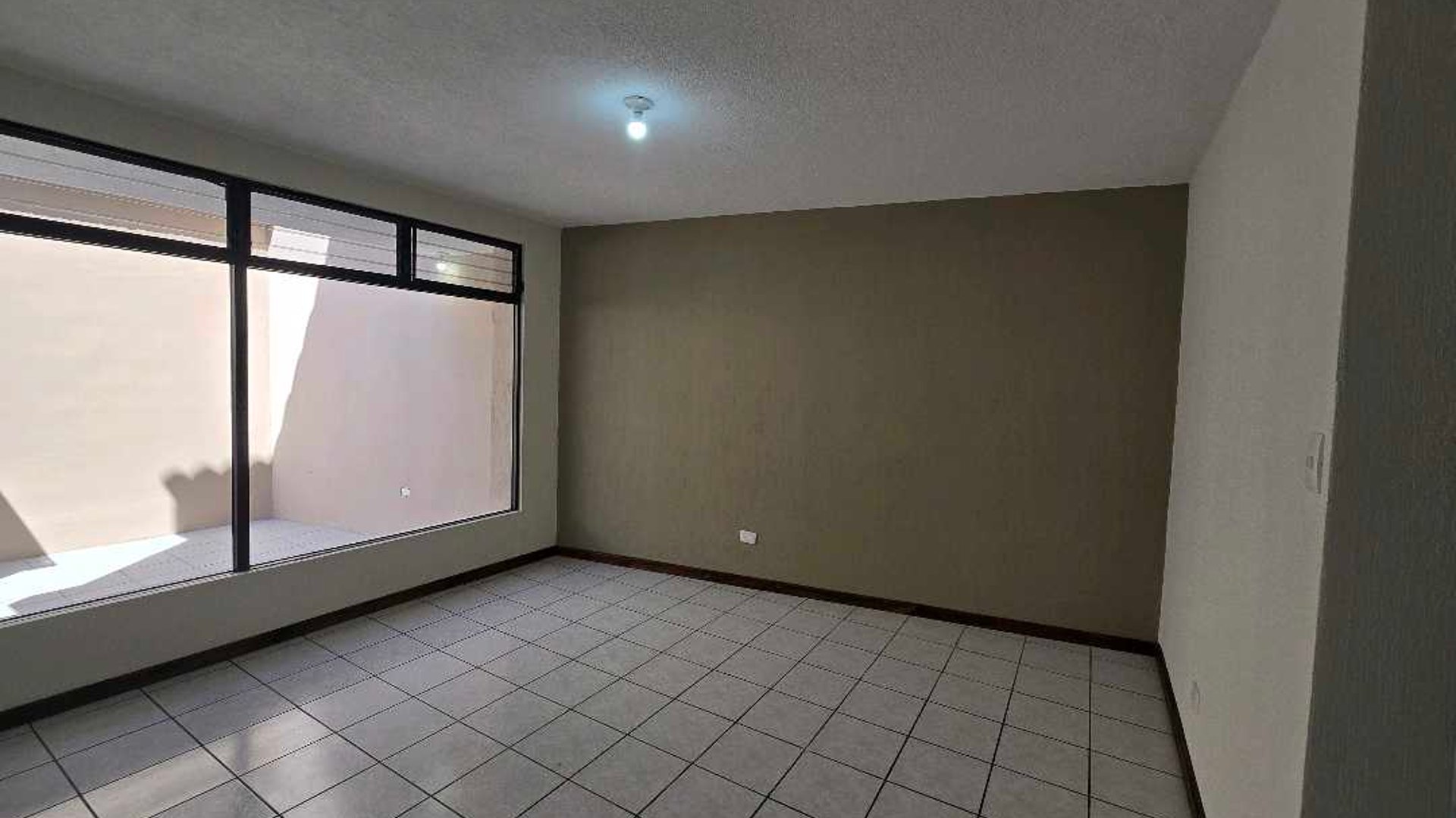 CASA EN ALQUILER ZONA 13, AVENIDA HINCAPIÉ - Miniatura 5