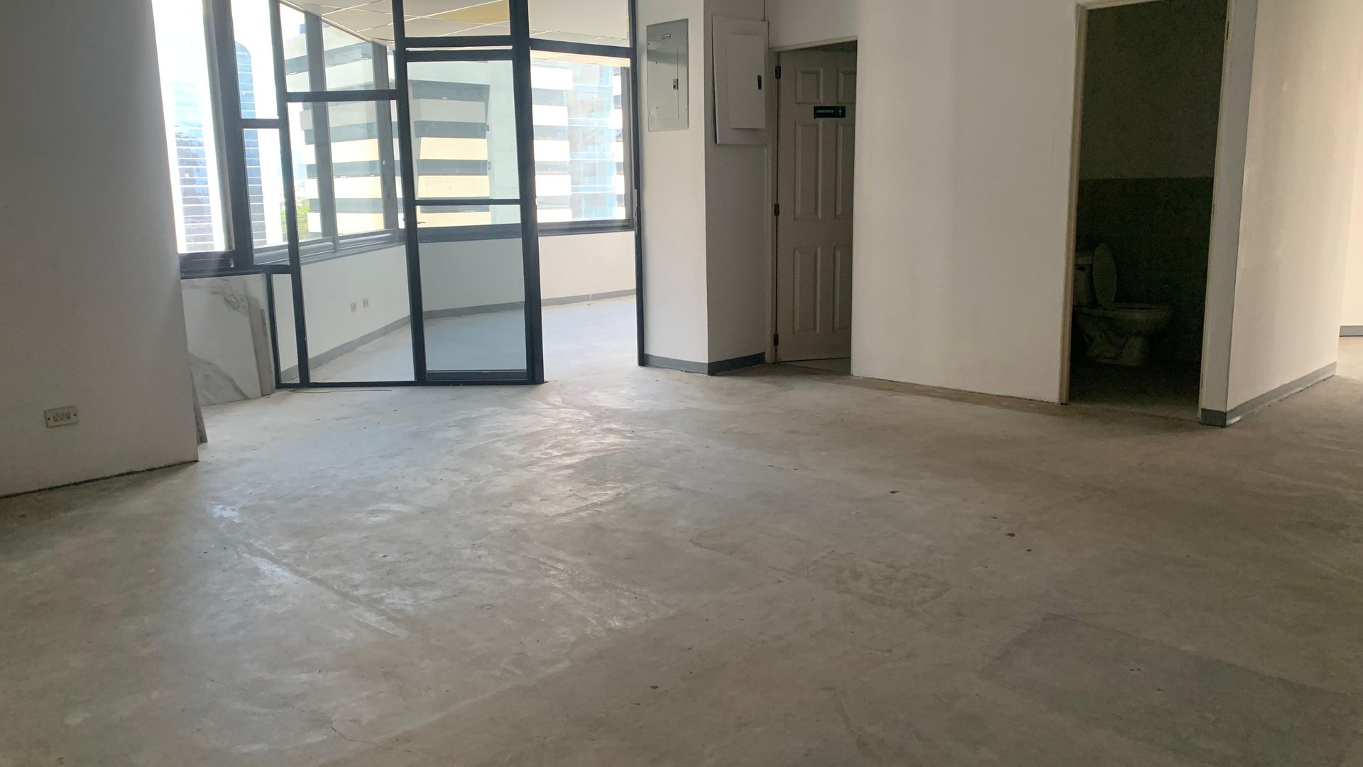 OFICINA DE 185 M2 EN EDIFICIO MURANO CENTER ZONA 10