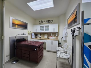 RENTA Clínica Médica en Zona 10 Sixtino II - 3
