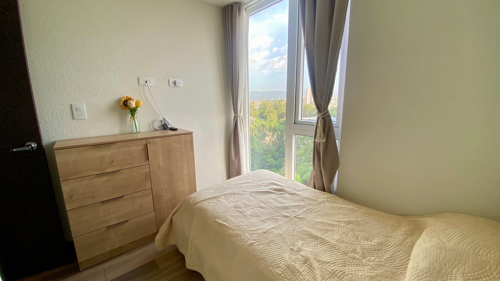 APARTAMENTO EN VENTA EDIFICIO BOSSEN ZONA 2 - Miniatura 2