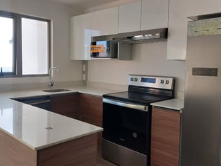 📍 APARTAMENTO EN RENTA – EDIFICIO SEGHERÍA | ZONA 14 - Image 2