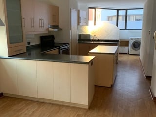 Vendo lindo y amplio apartamento en Edificio Tres Reyes zona 10 - 2
