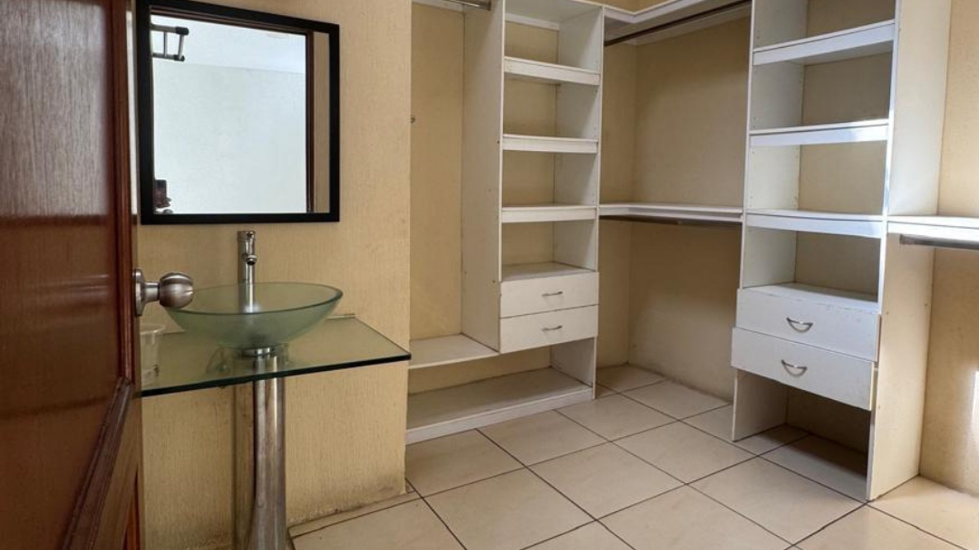 VENTA DE CASA EN VILLAS DEL NORTE, ZONA 17 - Miniatura 7