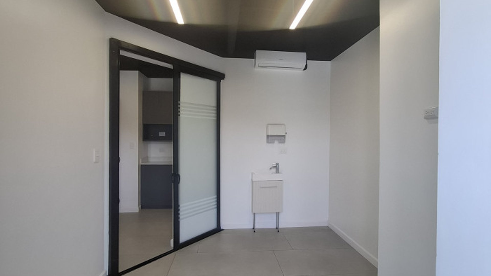 Clinica en Renta edificio Medico en zona 14 - Miniatura 16