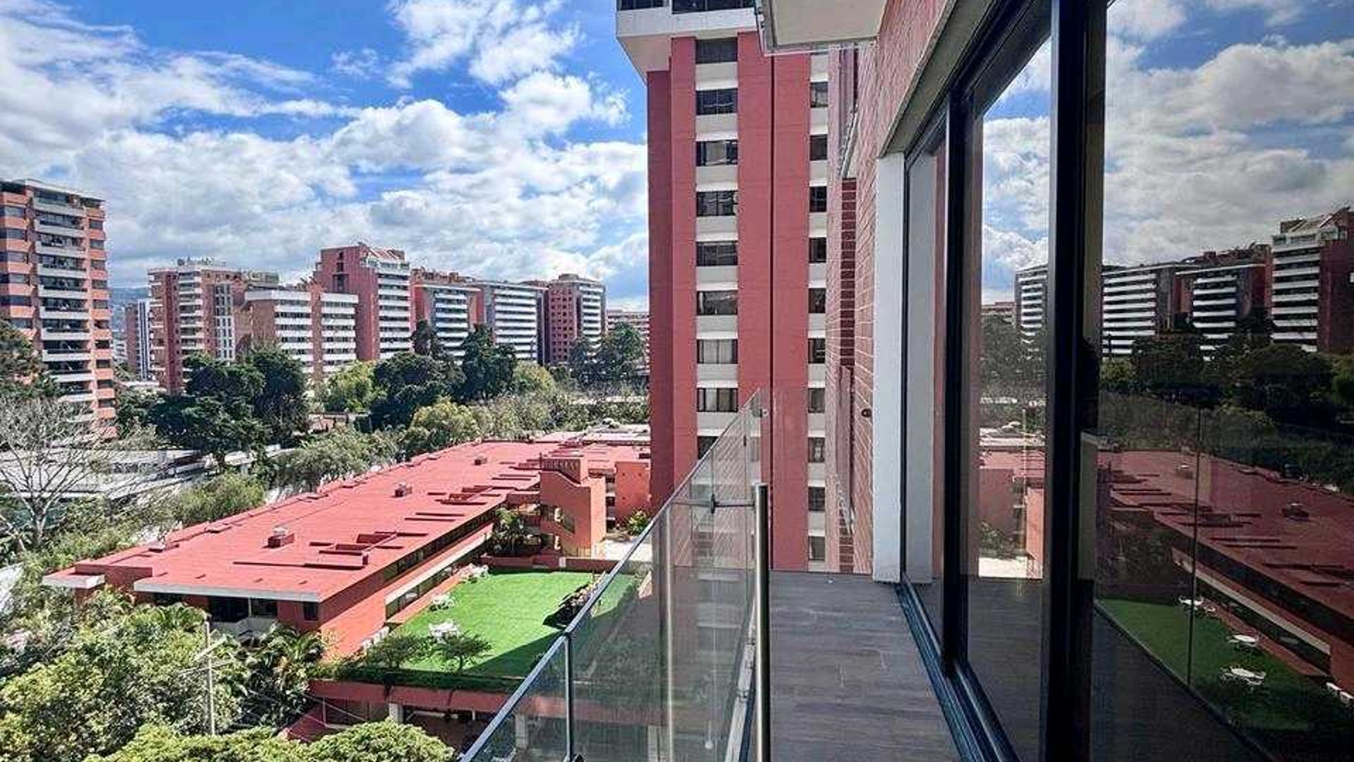 APARTAMENTO AMUEBLADO EN ALQUILER o VENTA????Casa Clara, zona 10 - Miniatura 5