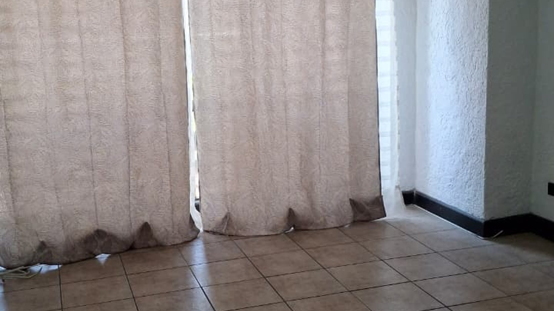 Apartamento semi-amueblado en Renta zona 10 - Miniatura 5