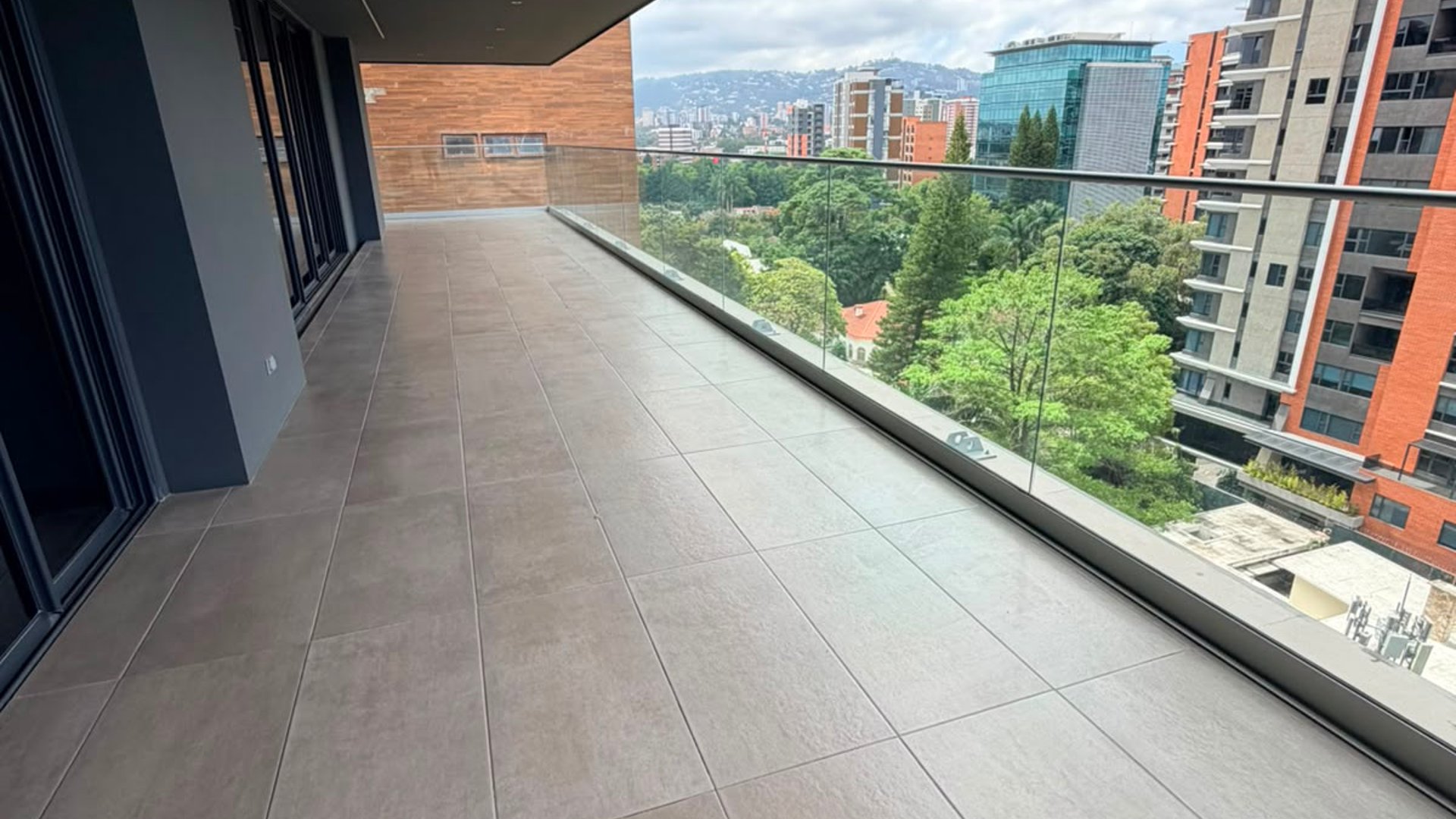 APARTAMENTO EN RENTA |AMUEBLADO | VASANTA| ZONA 10 - Miniatura 13