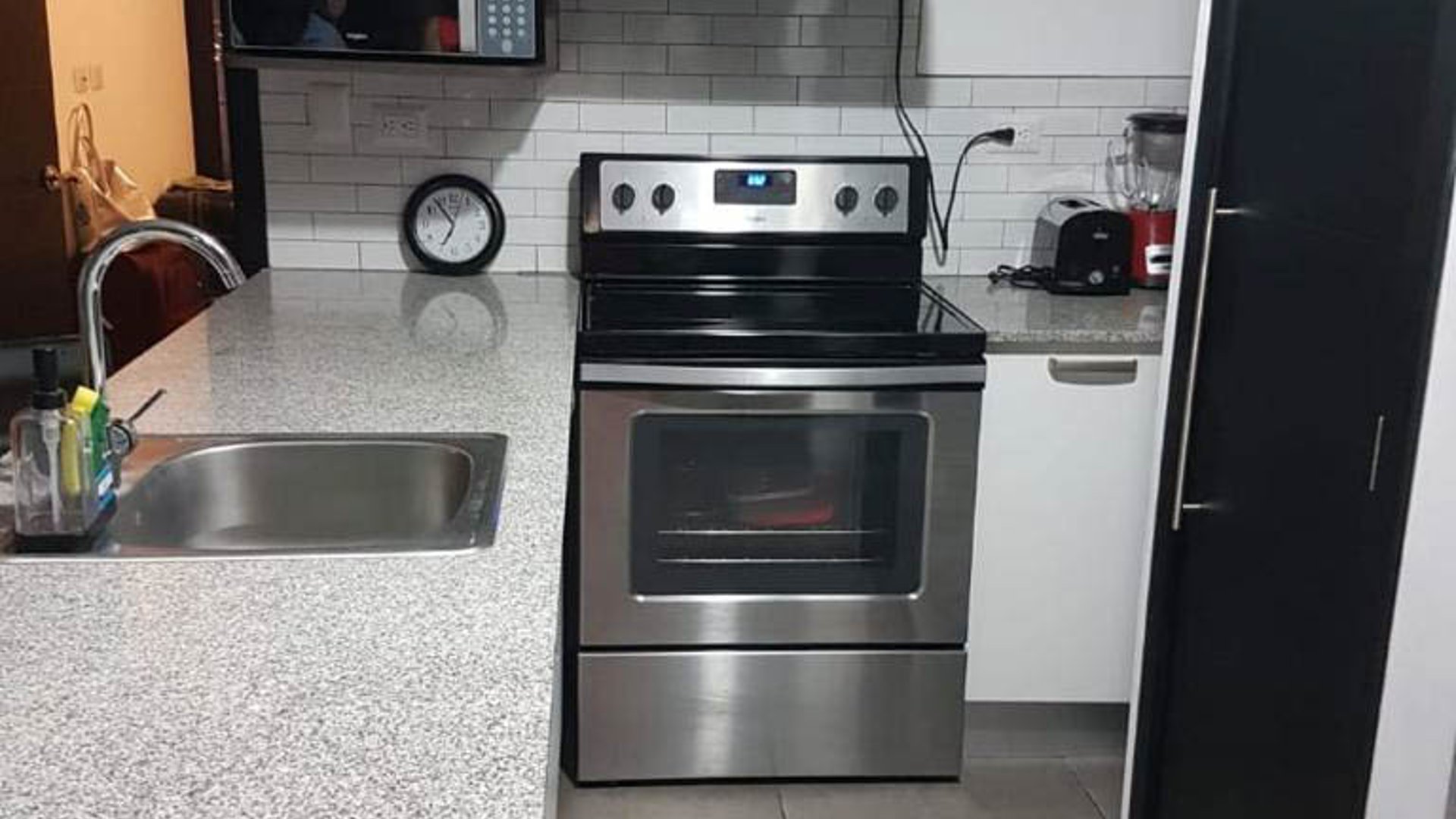 APARTAMENTO AMUEBLADO EN VENTA ZONA 10 - Miniatura 6