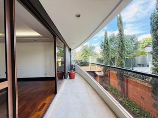VENTA DE AMPLIO APARTAMENTO - SAN PATRICIO, ZONA 14 - 4