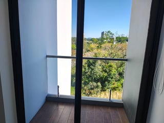 Apartamento de 3 habitaciones con balcón | Zona 10, Ciudad de Guatemala | $1,500/mes - 5