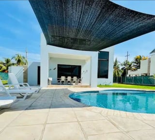 *Venta amplia casa de playa en Alta Mar 2 Carretera a Puerto San José*