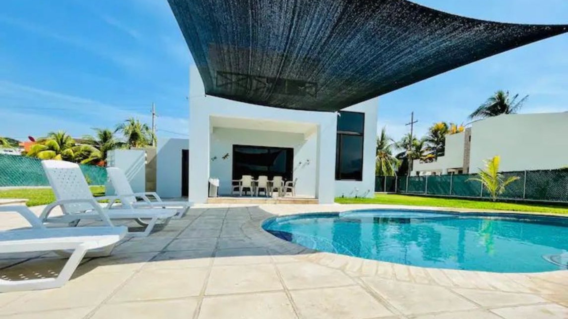 *Venta amplia casa de playa en Alta Mar 2 Carretera a Puerto San José*