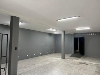 Bodega con Oficinas en renta sobre Aguilar Batres zona 12 - 5