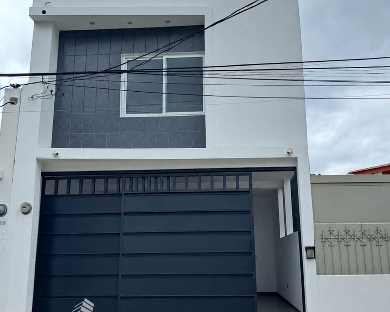 TOWNHOUSE EN RENTA ZONA 15 / MUNDO INMOBILIARIO