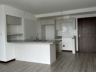 Apartamento Nuevo En Nivel Alto en Venta en Zona 10 - 2