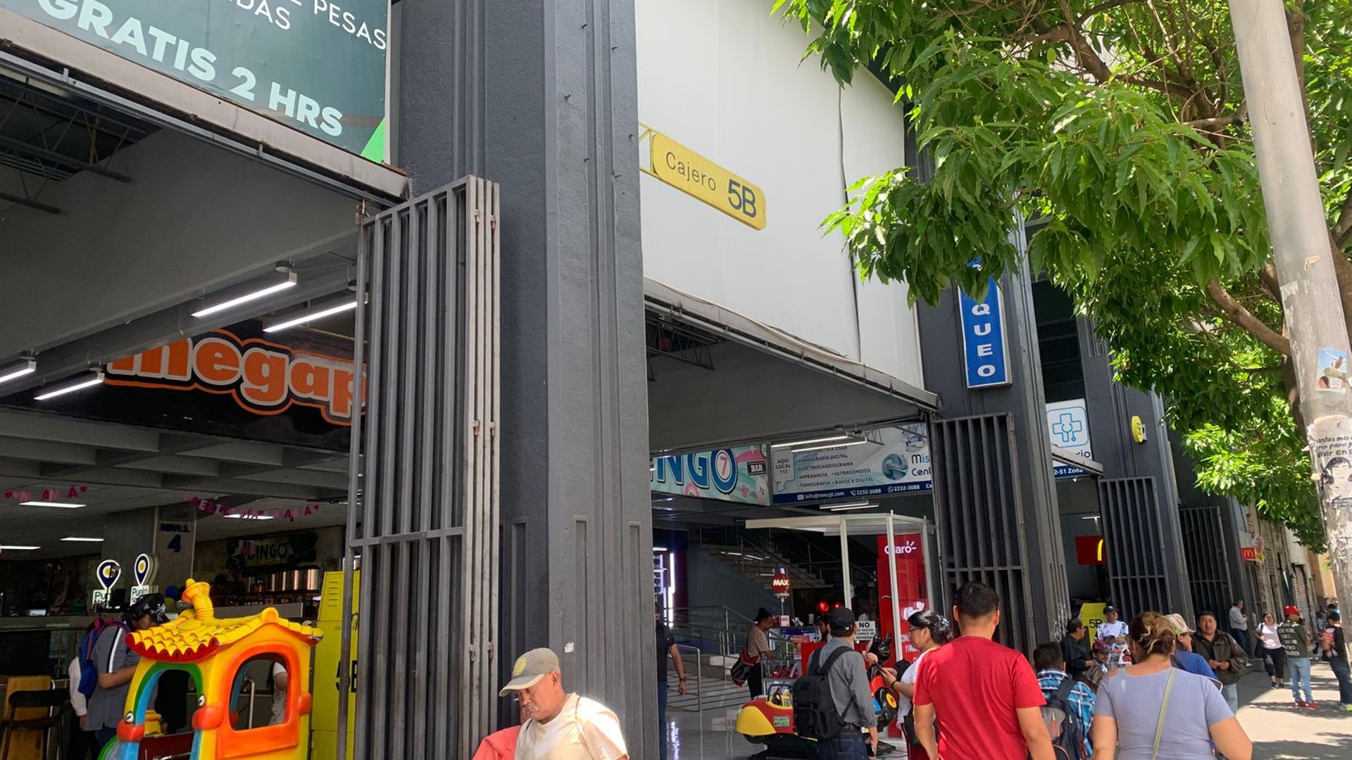 LOCAL EN CENTRO COMERCIAL CAPITOL ZONA 1