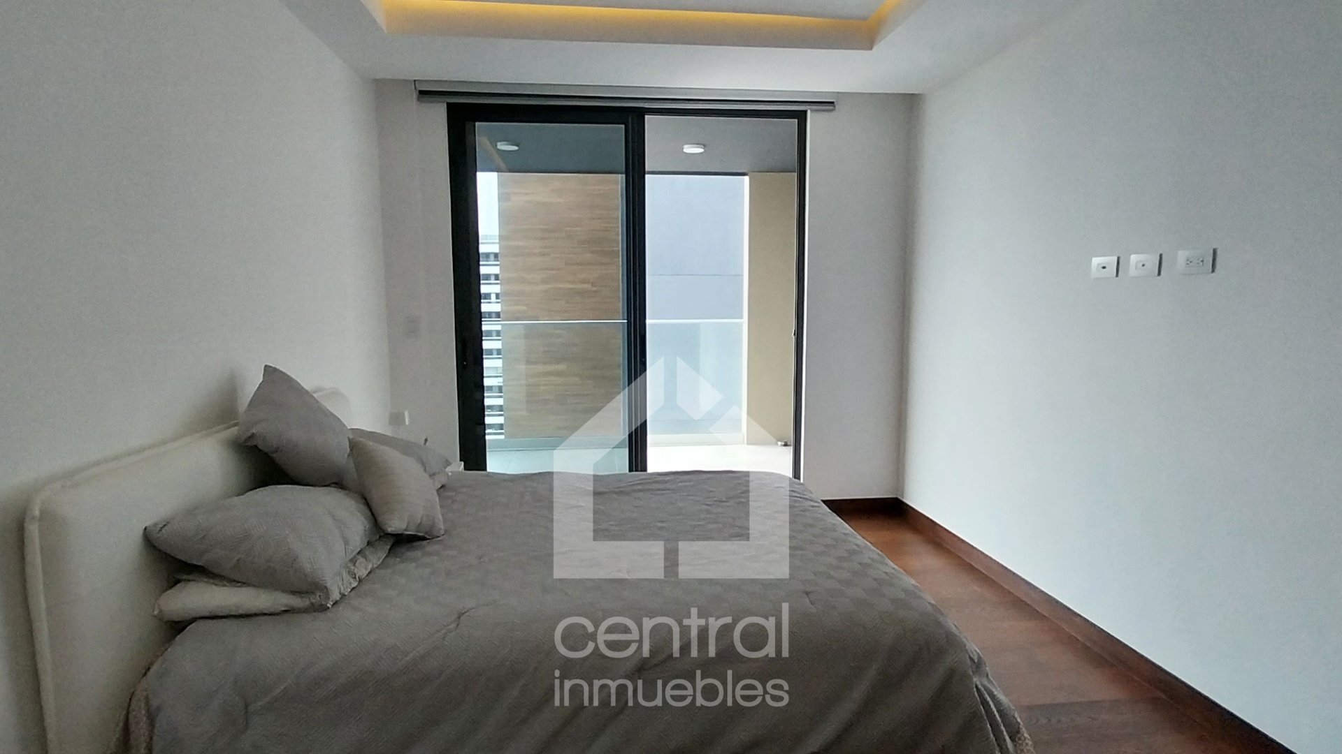 Exclusivo apartamento amueblado en renta en zona 10 - Miniatura 7