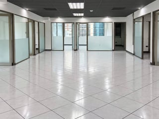 📍 OFICINA EN RENTA – 8 AMBIENTES + 2 BAÑOS | EUROPLAZA | ZONA 14 - 2