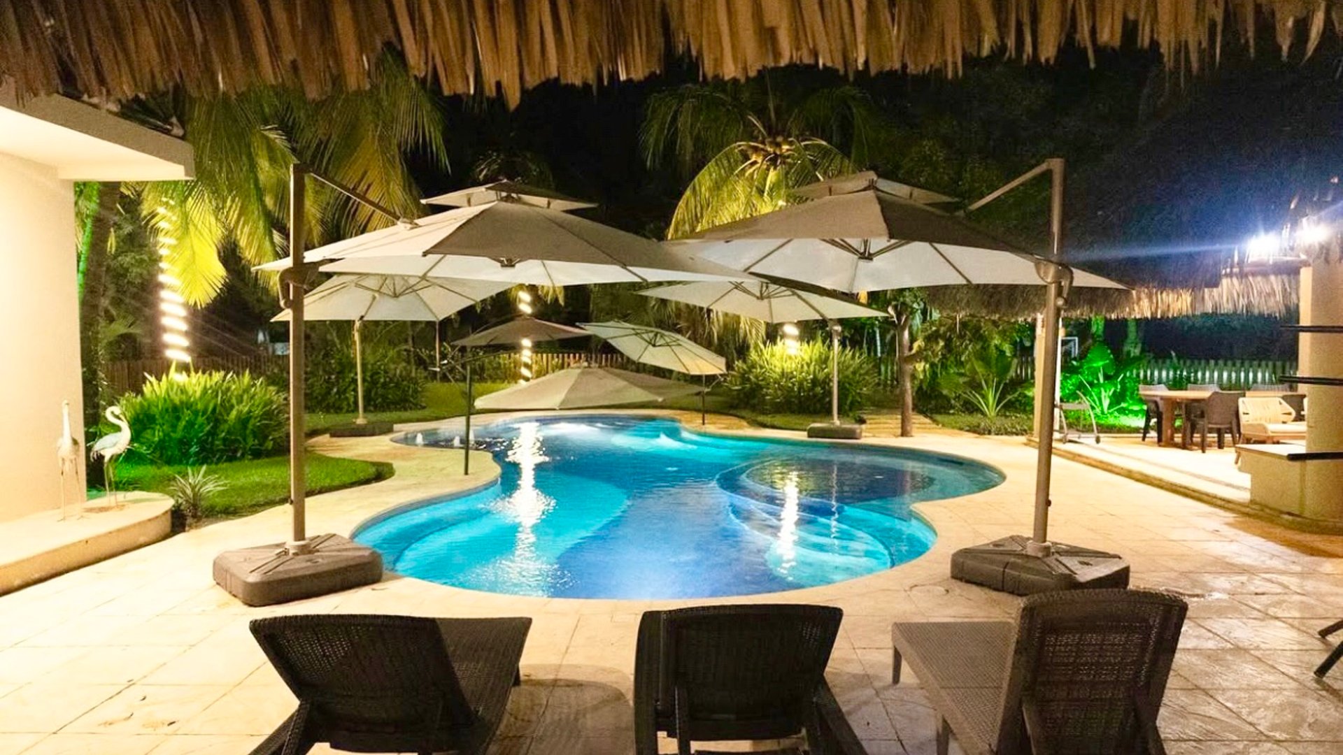 VENTA DE LINDA CASA DE PLAYA DENTRO DE CONDOMINIO - MONTERRICO  - Image 1