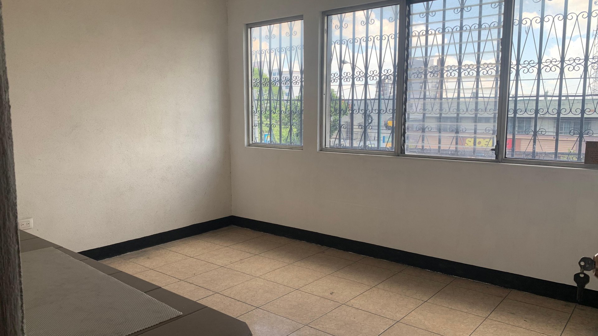 CASA PARA VIVIENDA EN CALLE PRINCIPAL, CALLE MARTI ZONA 6 - Miniatura 3