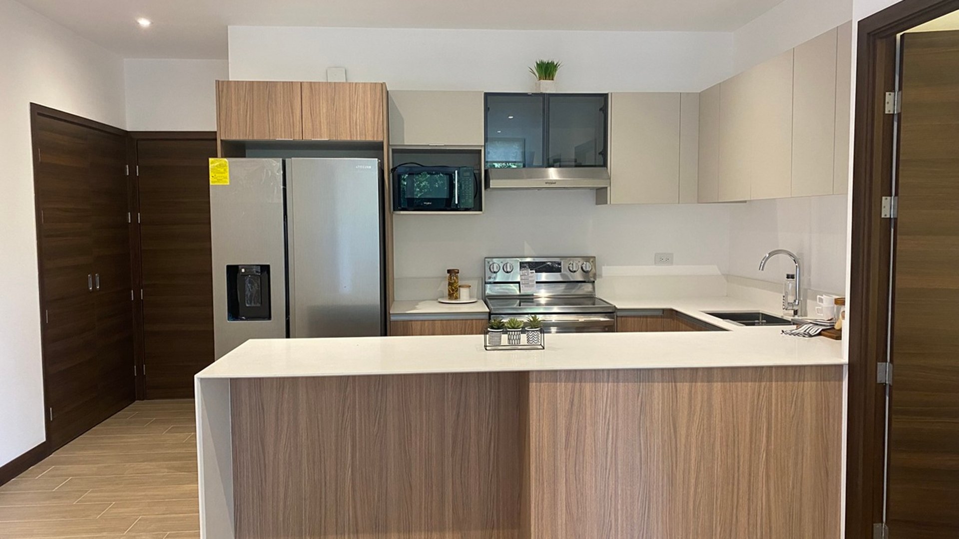 Apartamento en renta de 2 habitaciones en nivel bajo en Z15 Ref-5331