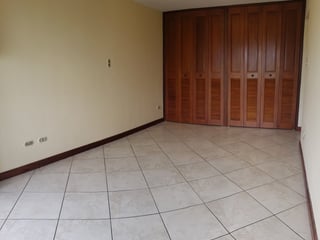 Casa en venta en San Lazaro para inversión Rentada - Image 11