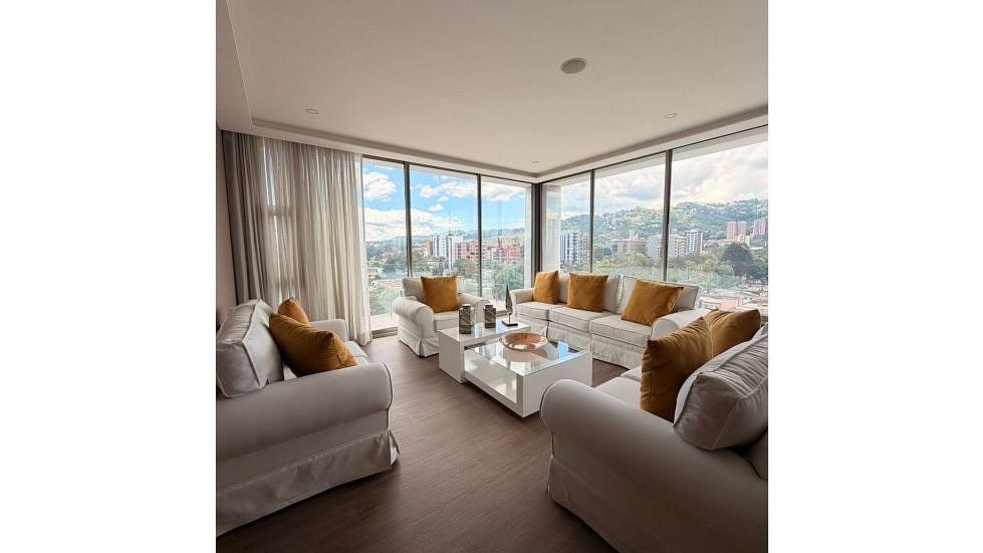 Apartamento de Lujo en Venta – Torre Caprese, Zona 15 - Image 1
