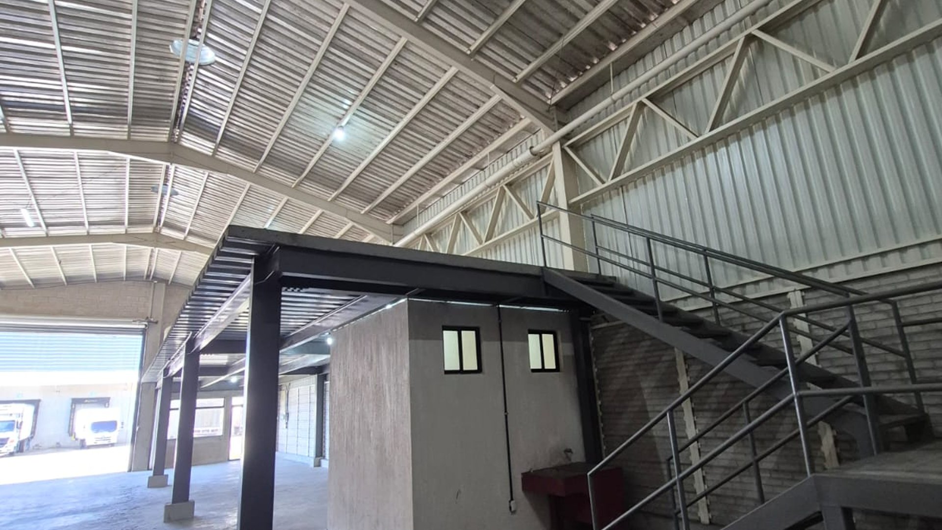 ???? OFIBODEGA EN RENTA – 390 M² | COMPLEJO INDUSTRIAL| MAZATENANGO - Miniatura 3