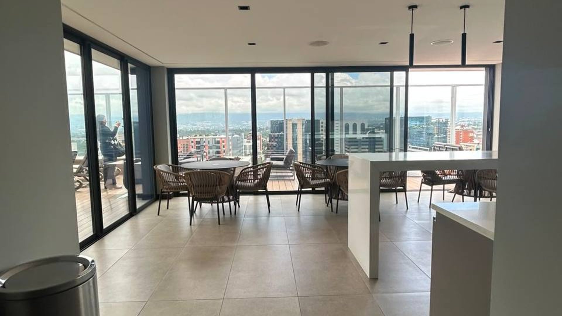 Apartamento en renta en Edificio Vasanta zona 10 - Miniatura 10