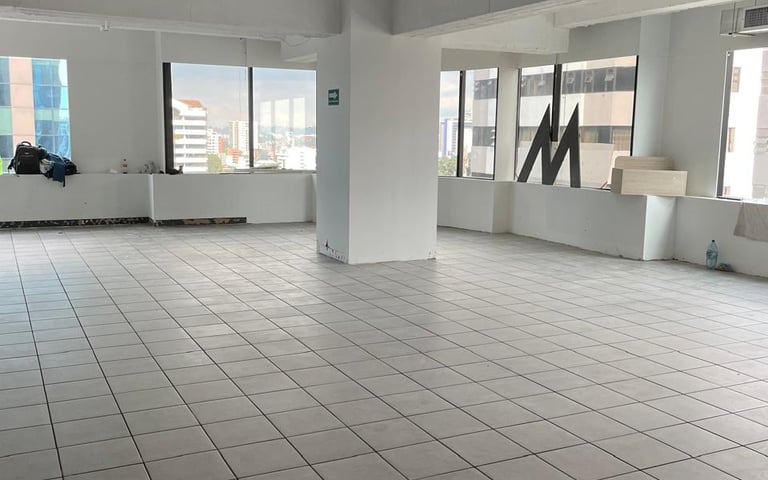Oficina en venta con 4 habitaciones en zona 14 Ref-4975