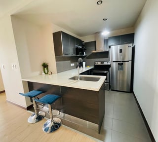 APARTAMENTO AMUEBLADO EN RENTA – EDIFICIO VEINTI4, ZONA 10